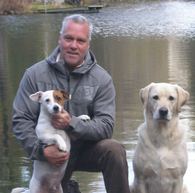 Raymond Bertrand, Spécialiste en éducation canine depuis plus de 25ans avec ses deux chien bien dressés pour ses présantations.